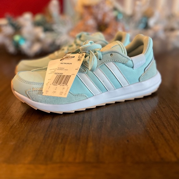Adidas Retrorun Running women’s shoes size 9us size 7 1/2 uk or 41 1/3 FR - Picture 1 of 6
